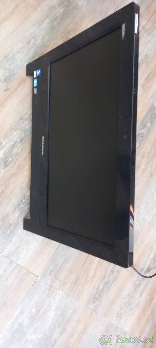 Počítač Lenovo stolní