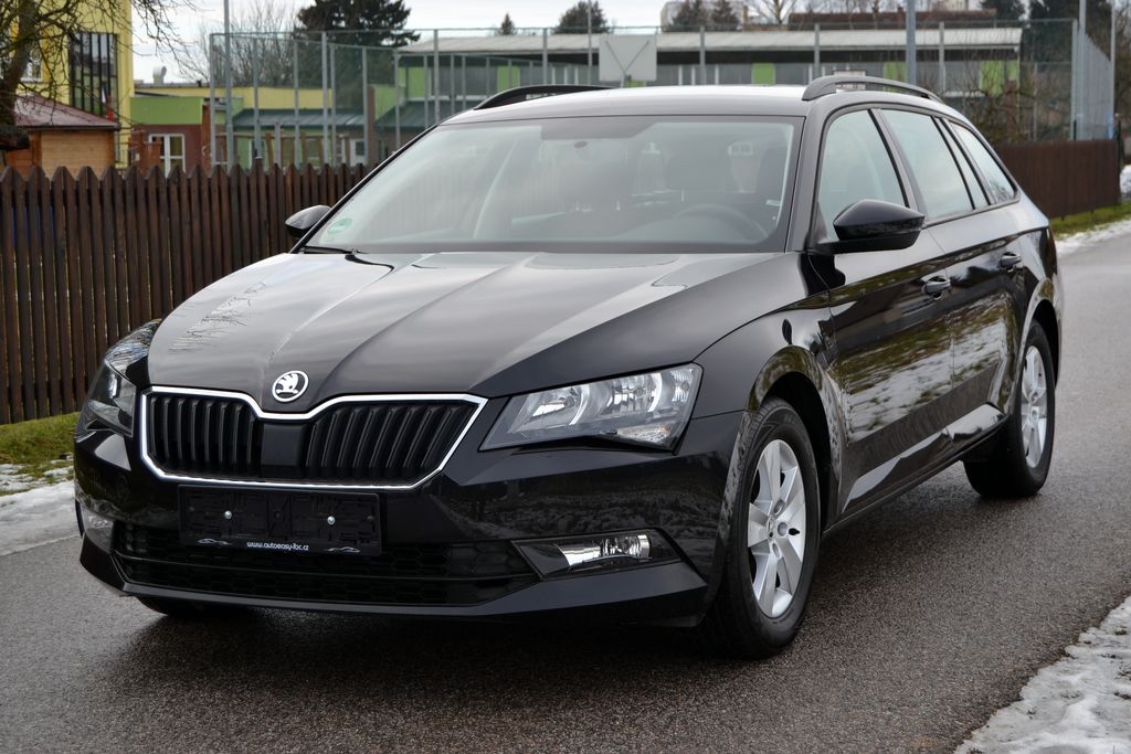 Škoda Superb 1.4 TSI Active kombi 25 000 km