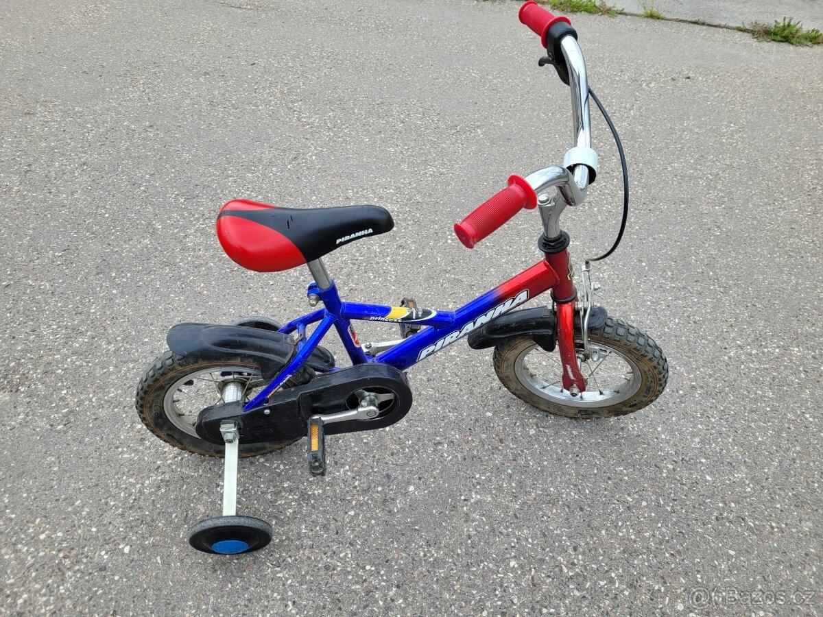 dětské kolo s přídavnými kolečky