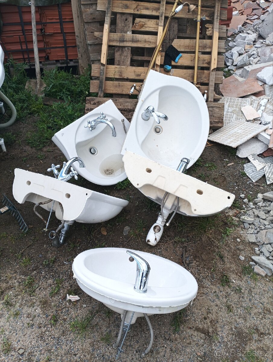 Vany a umyvadla s baterií