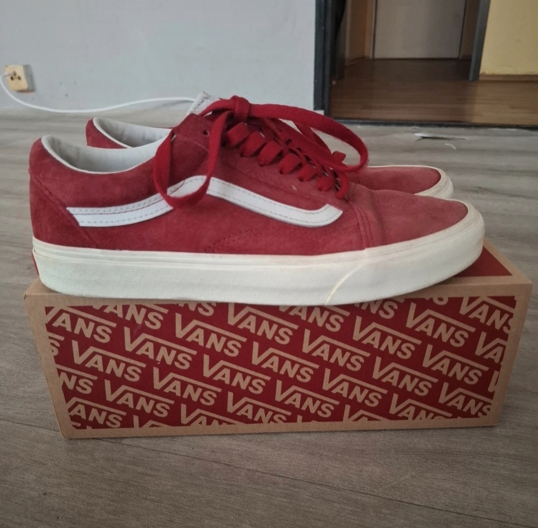 Červené oldskool tenisky