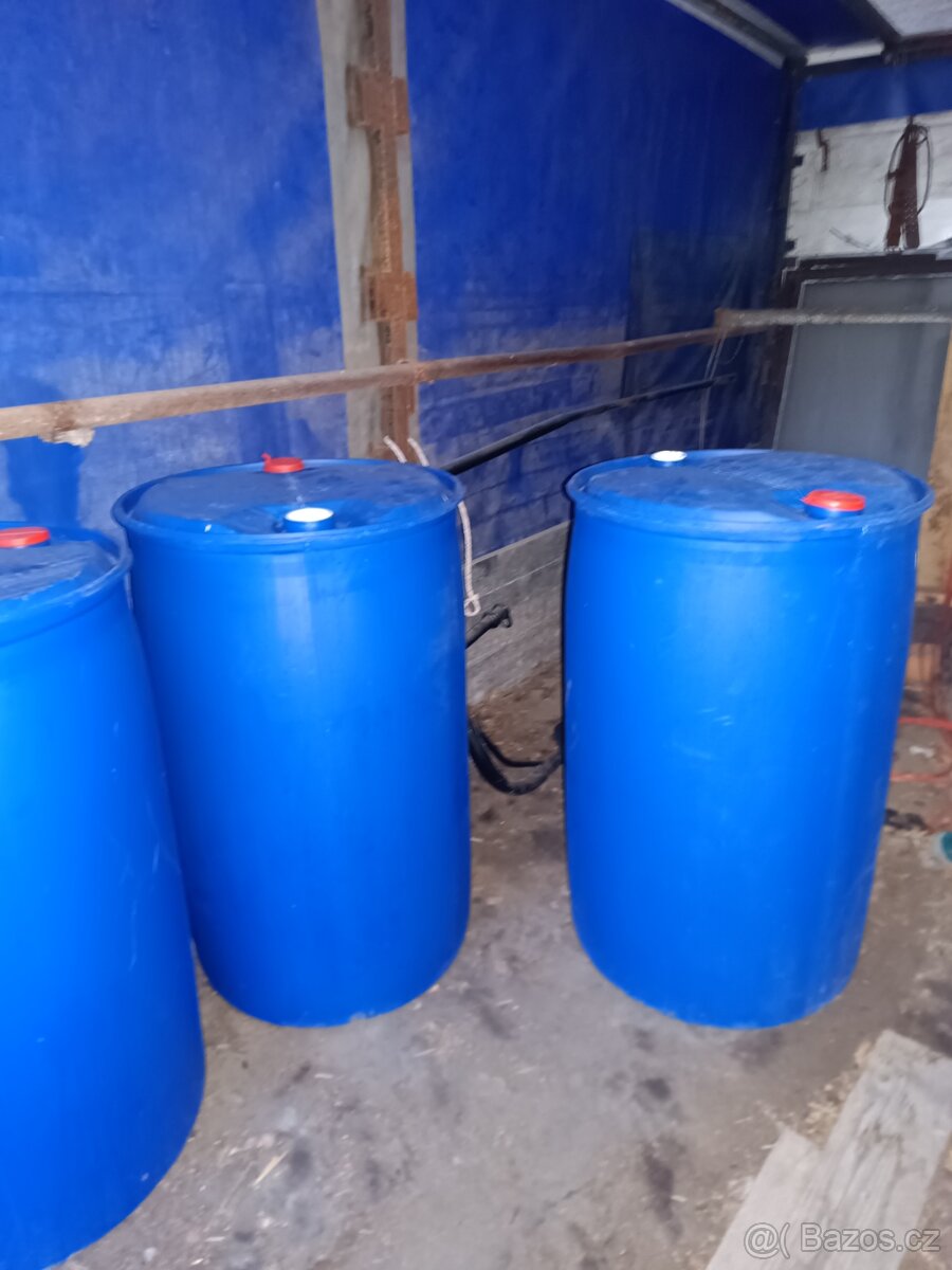 Plastové sudy 200 l