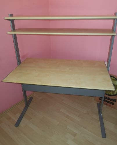 Kancelářský psací stůl