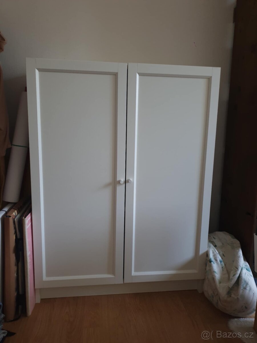 Ikea bílá knihovna/skříňka Billy Oxberg