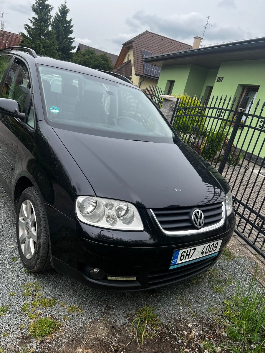 Volkswagen Touran 2.0 TDI 103 kW – tažné, výbava, nová STK