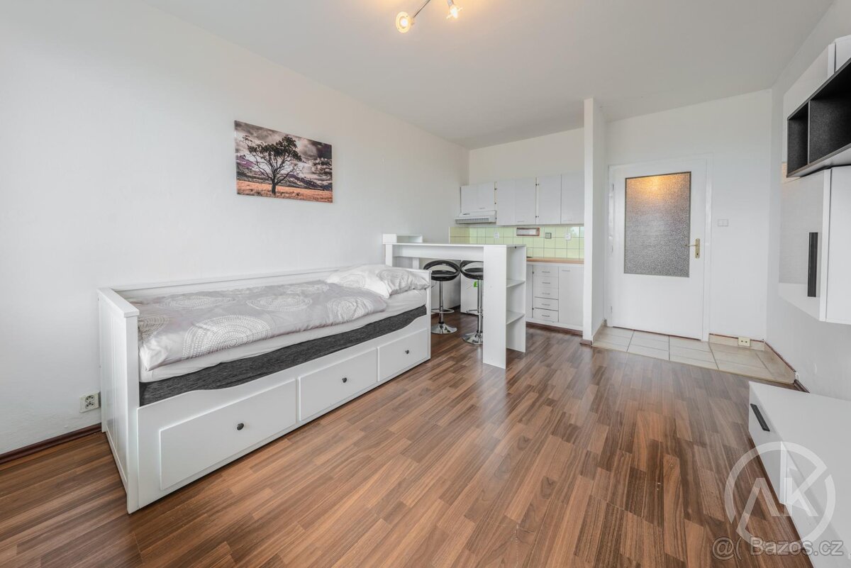 Pronájem bytu 1+KK, 31 m s balkonem 30. dubna, Moravská Ost