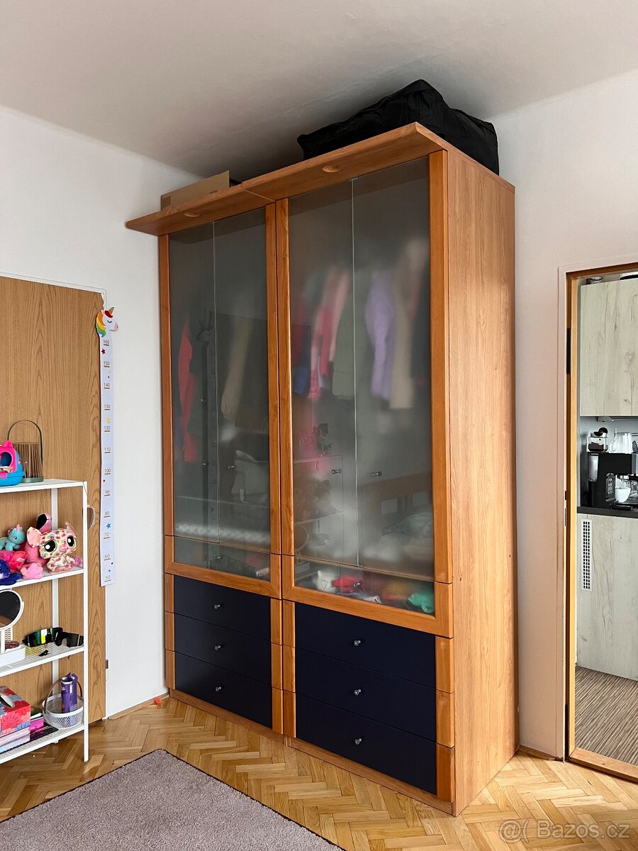 Skříň 160x61x235 cm (dxšxv)