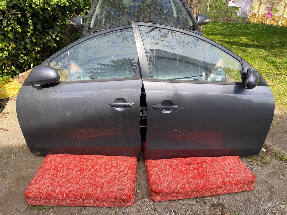 Přední dveře Hyundai i30 2010