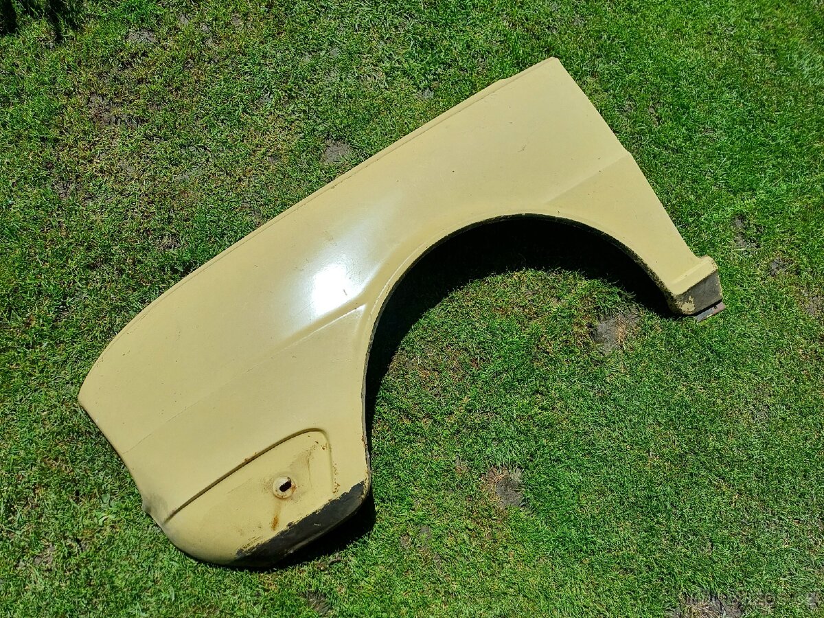 Levý blatník Škoda 105 užovka