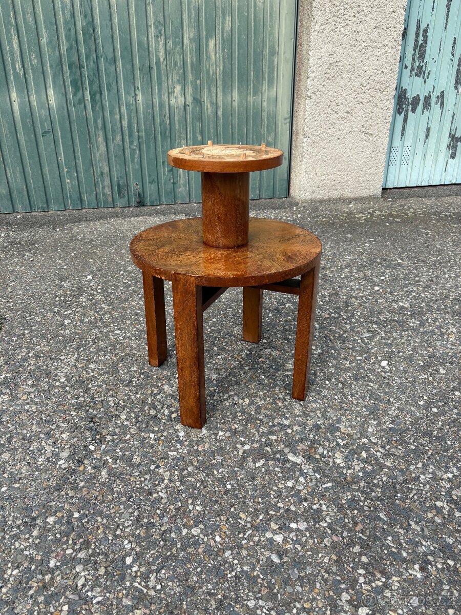 Art deco podnož