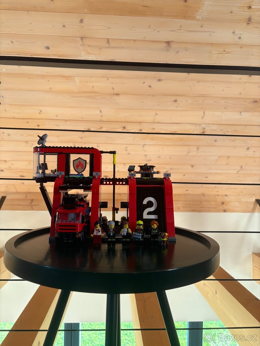 Lego City hasičská stanice (+6 figurek)