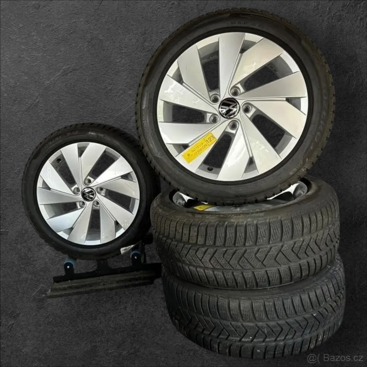Nejeté originální alu VW 5x112 + zimní 205/50 R17