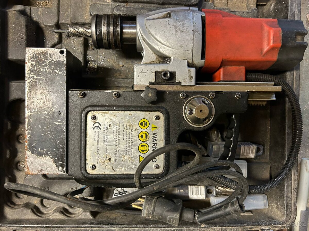 Magnetická vrtačka