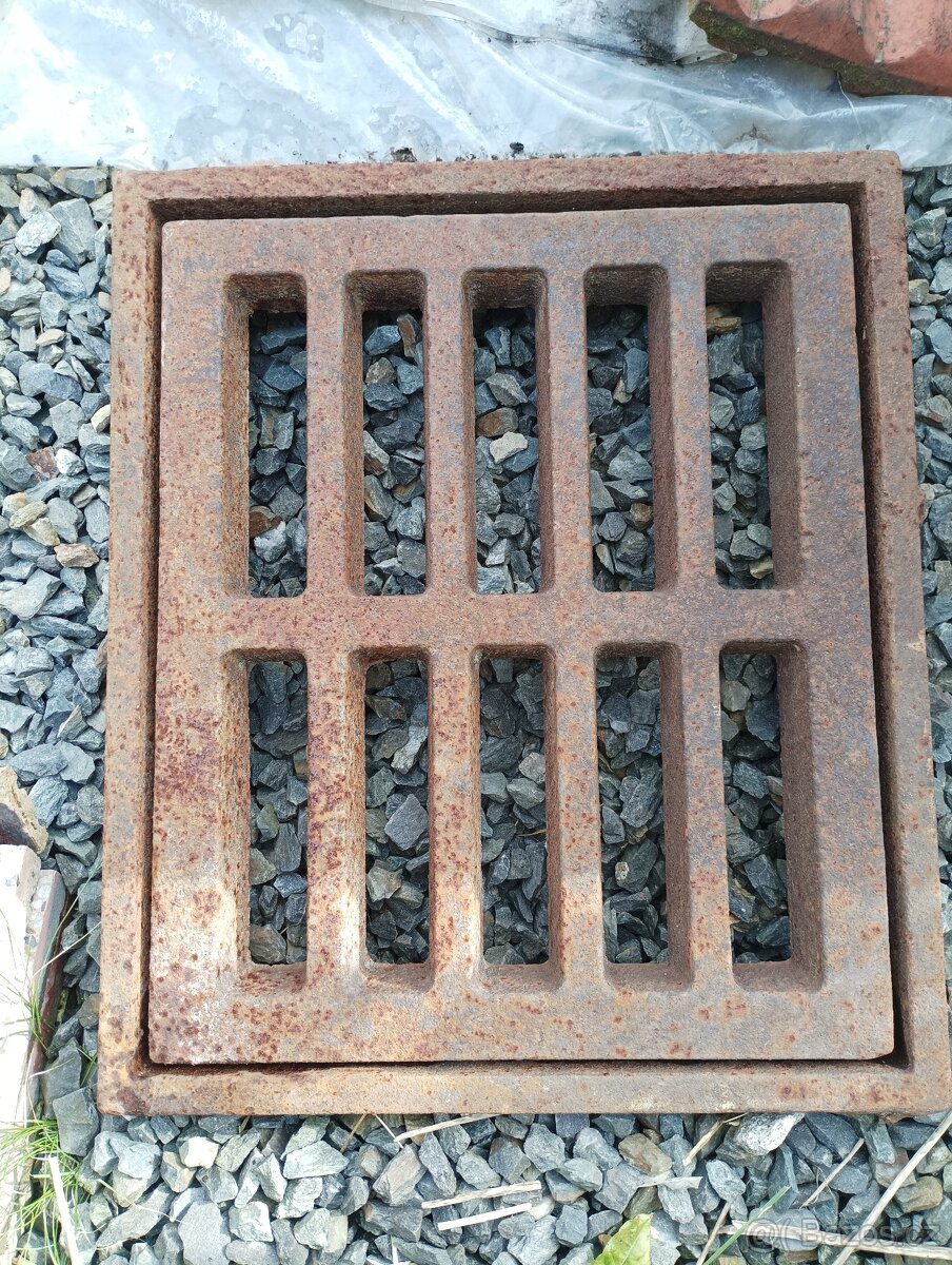 Litinový kanalizační poklop