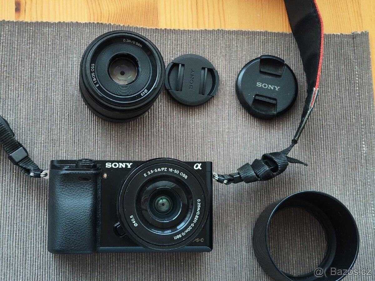 Sony a6000 + 16-50 OSS + redukce Canon EF + nabíječka