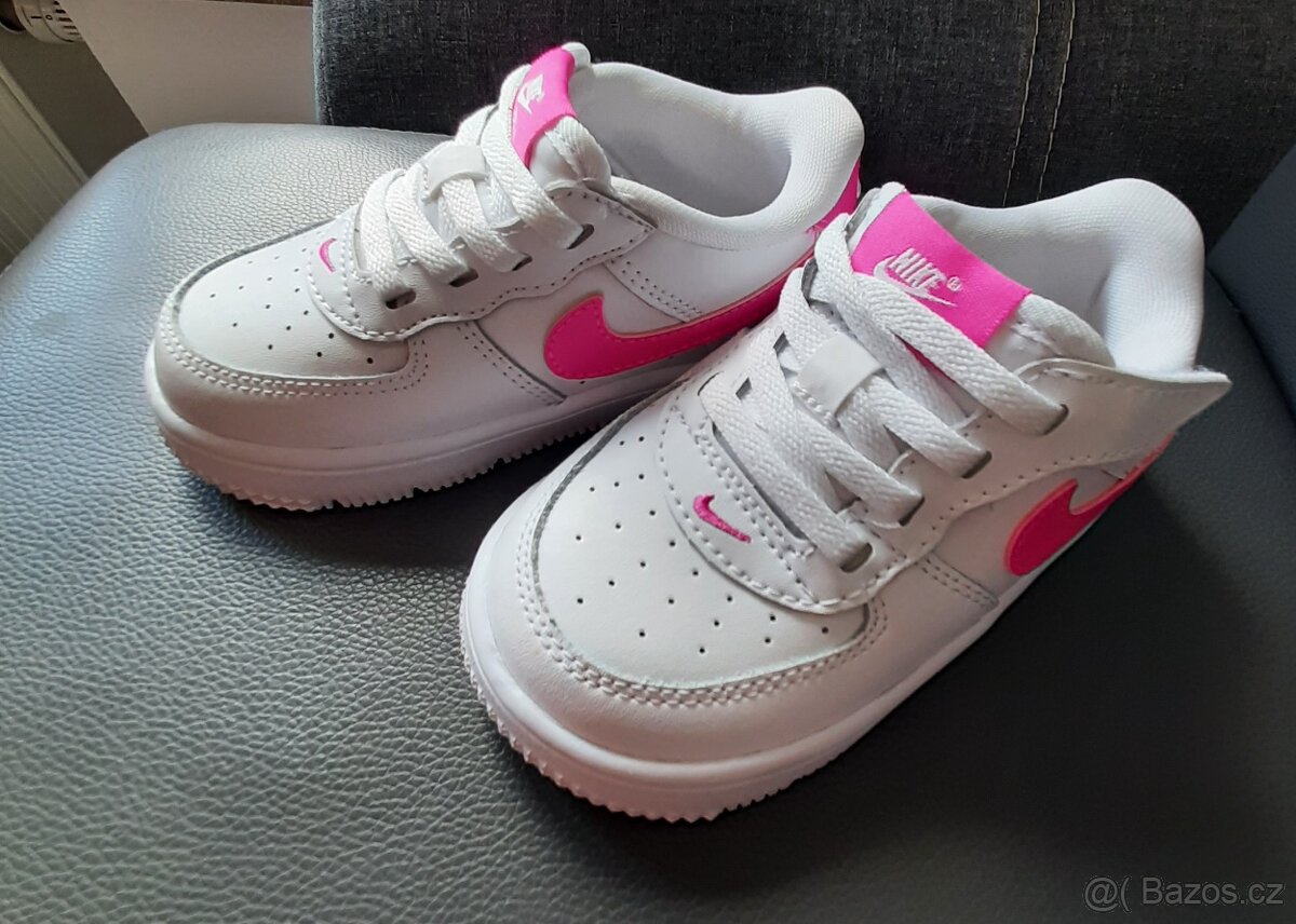NOVÉ Nike Force 1 low easyon vel. 23
