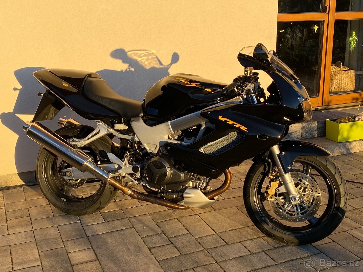 Honda vtr 1000 f super stav