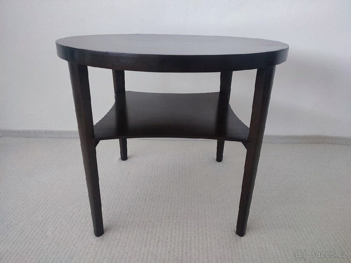 STAROŽITNÝ KONFERENČNÍ STOLEK.