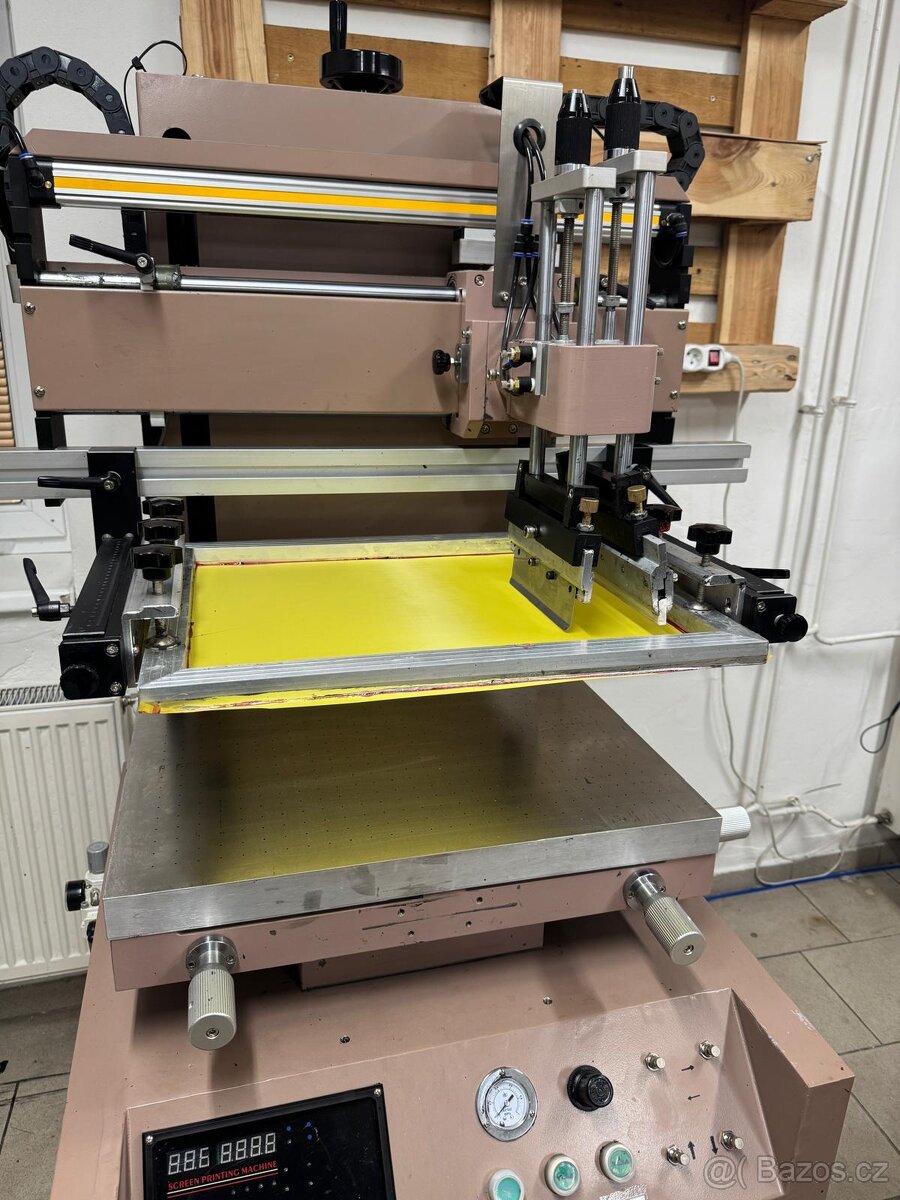 Sítotiskový stroj - poloautomat