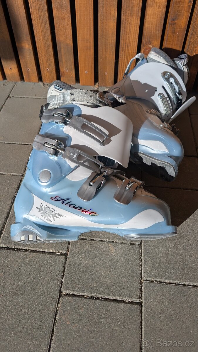 Lyžáky Atomic vel 40 s obalem.