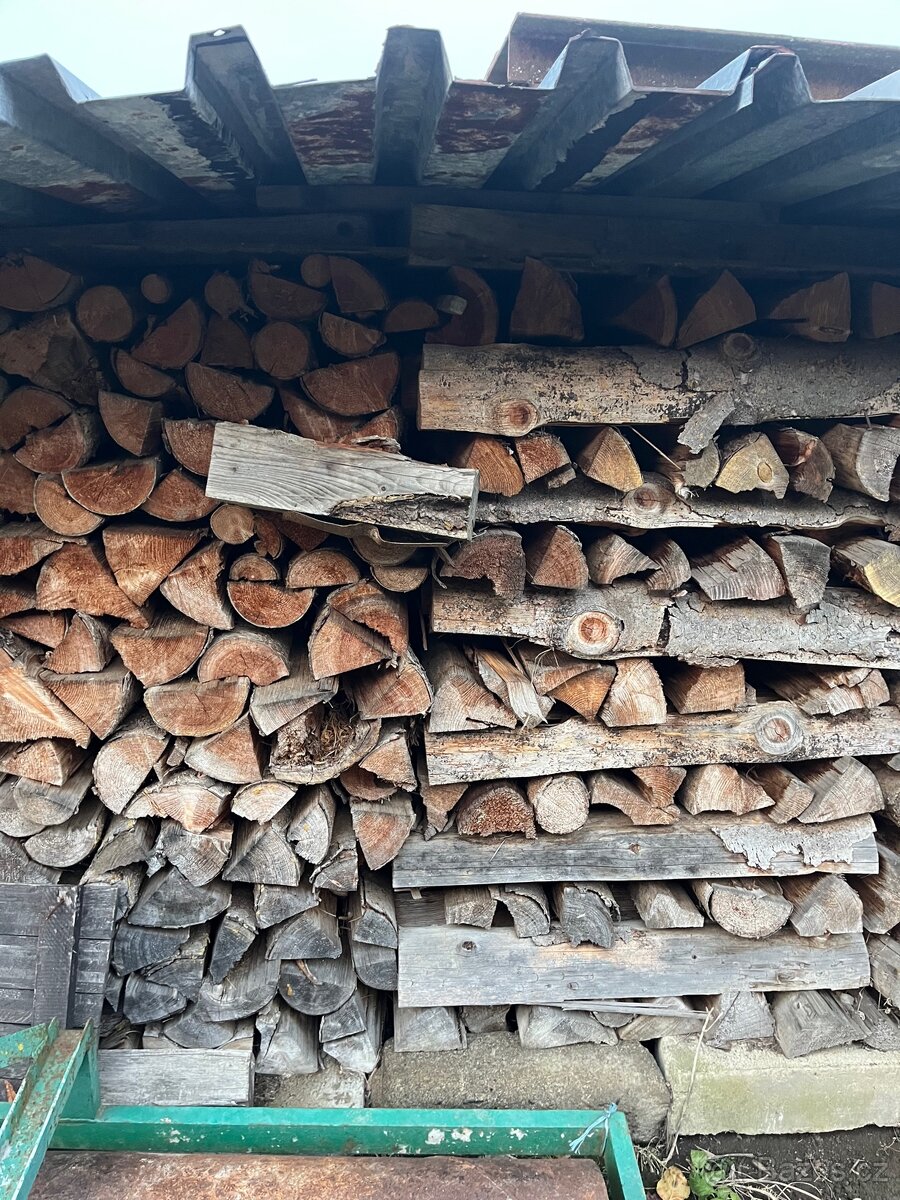 Prodám štípané, suché, smrkové palivové dřevo