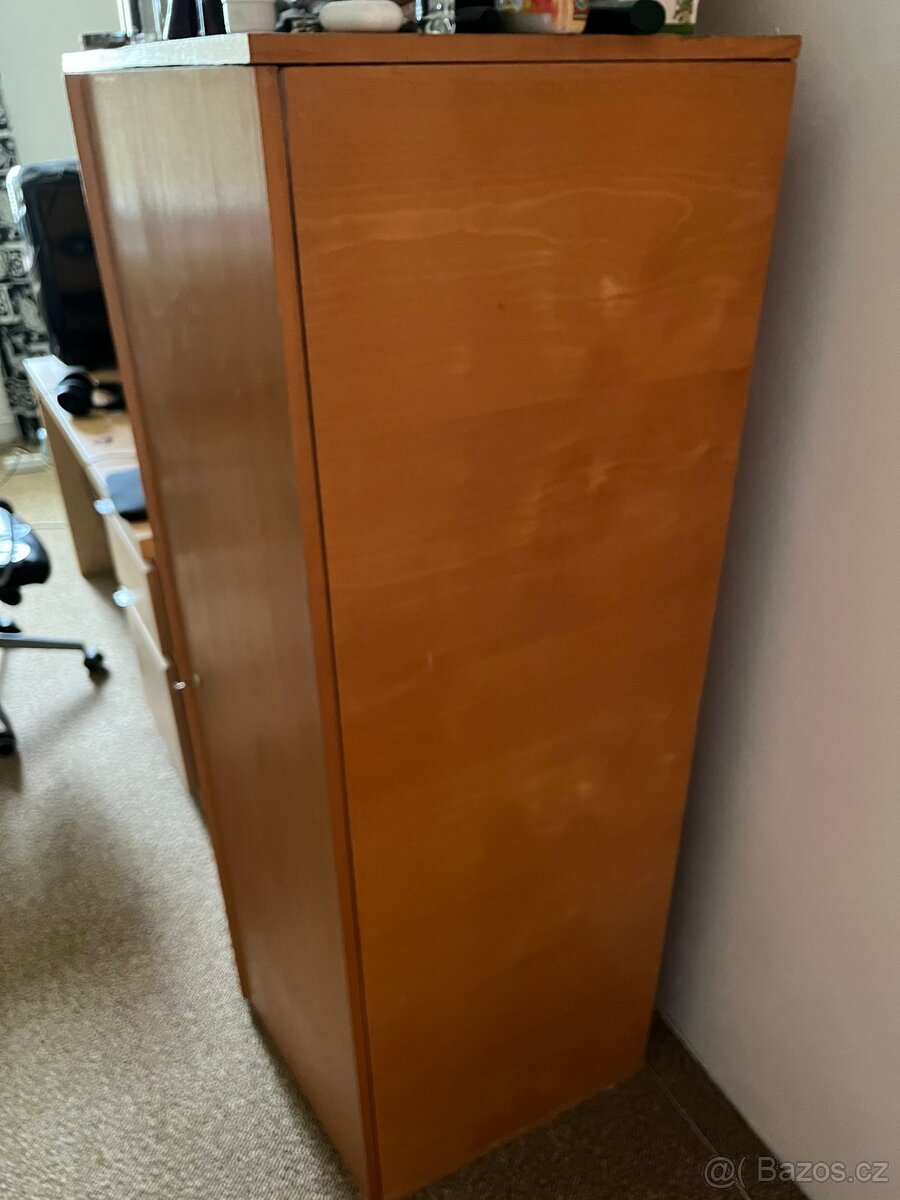 Prodám dřevěnou skříň