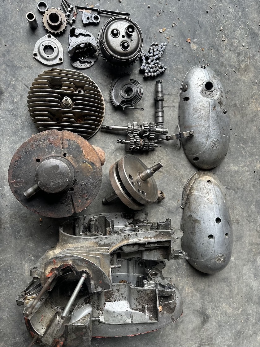 Predám DILY motoru ČZ 250/455