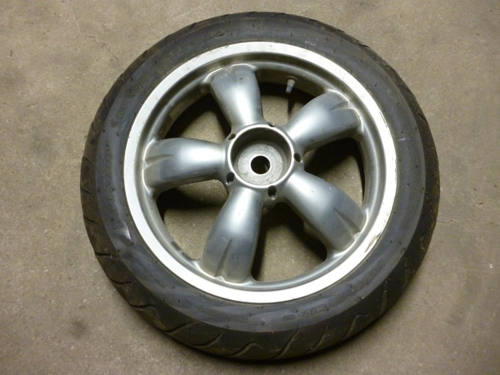 Aprilia Scarabeo 500. Zadní kolo.     Od 2003