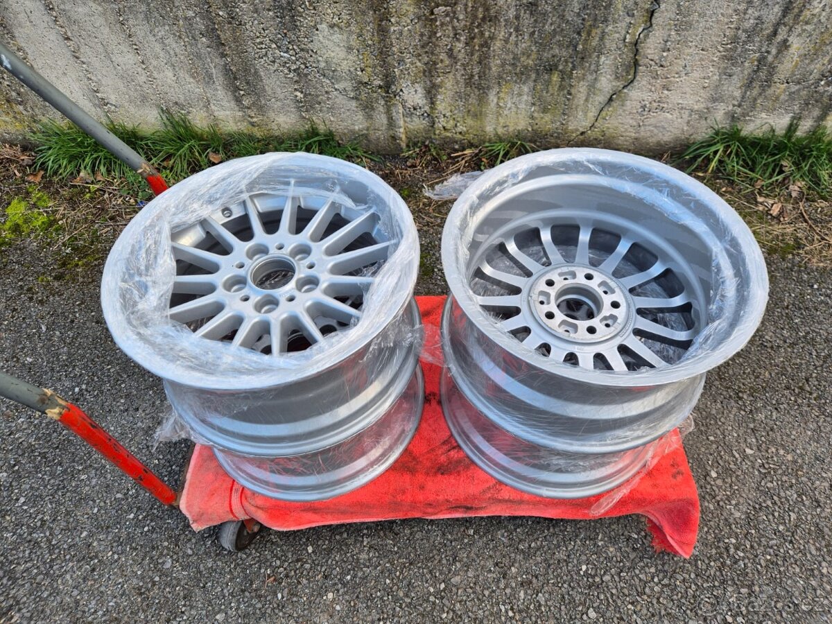 Prodám disky BMW style 32 R17 8J IS20 - po renovaci