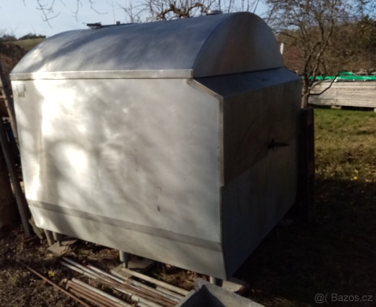 Dvouplášťová nerezová nádrž 2 000 litrů