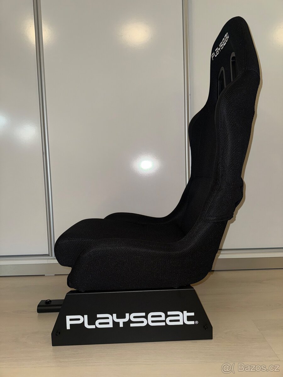 Playseat EVOLUTION black + Logitech G923