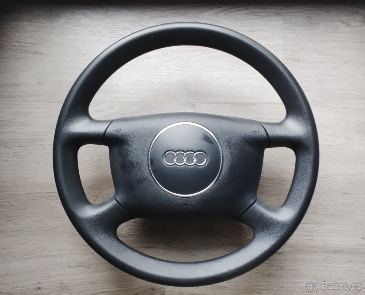 Volant a popelník z Audi
