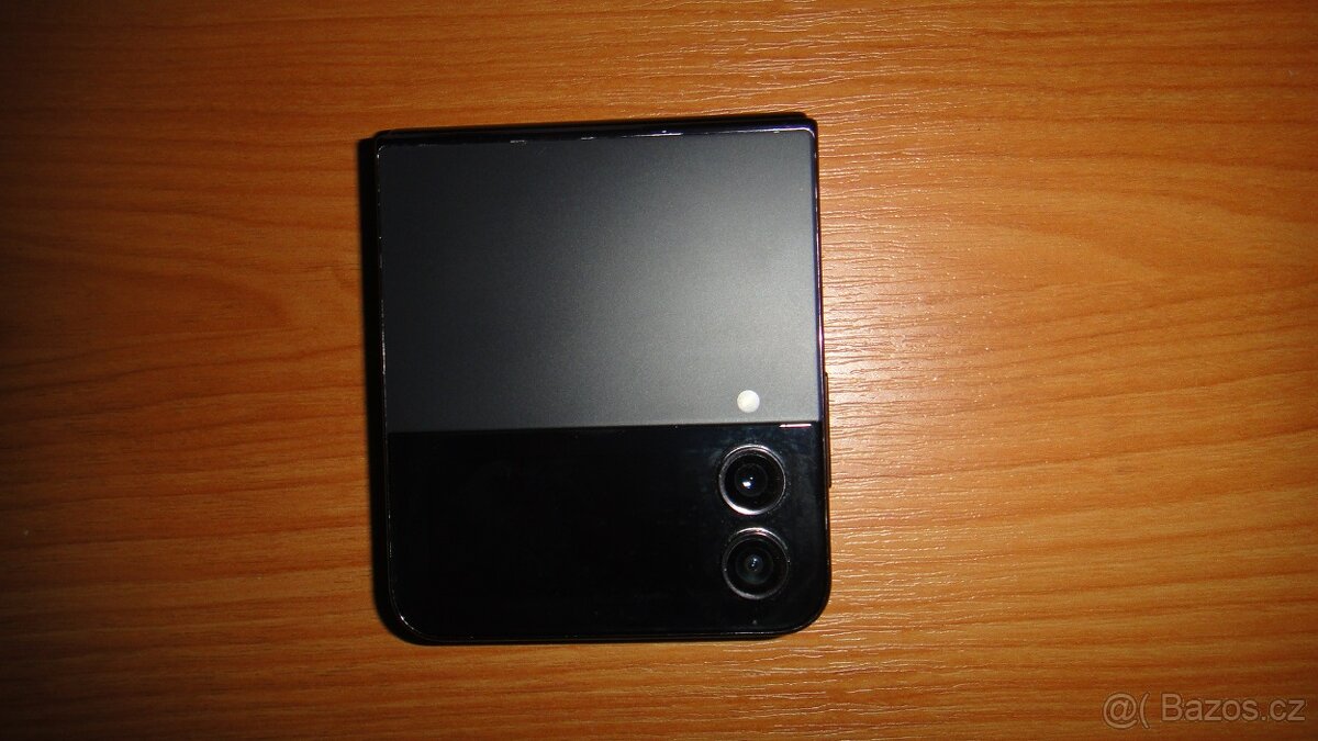 Samsung Galaxy Flip 4