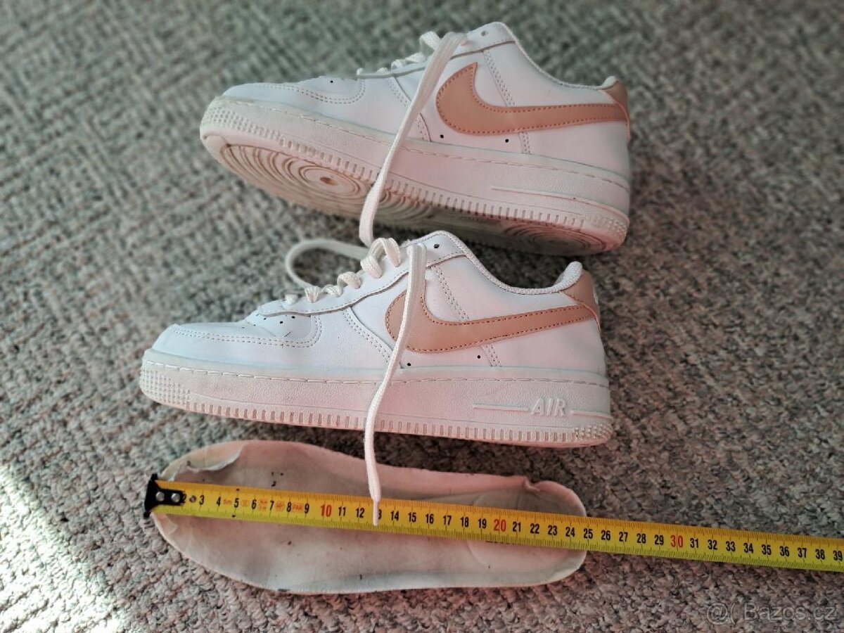 Dívčí boty zn. NIKE