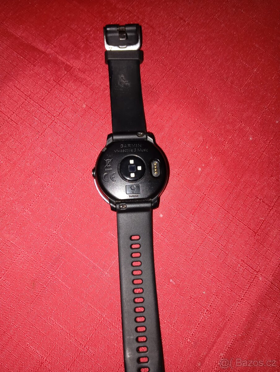 Garmin vivoactive 3 music bez nabíječky