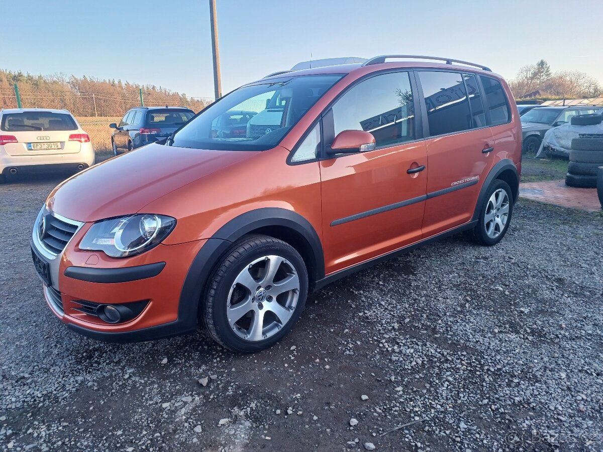 VW TOURAN CROSS 2.0TDI, 6 rychl., ALU, 191.000KM, FACELIFT