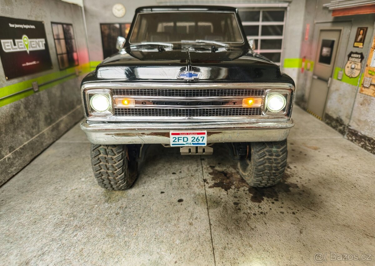 RC auto Traxxas TRX-4 Sport Chevrolet Blazer 1969