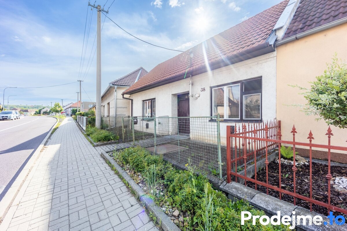 Prodej rodinného domu 3+1, 83 m2 - Dobšice, ev.č. 100075