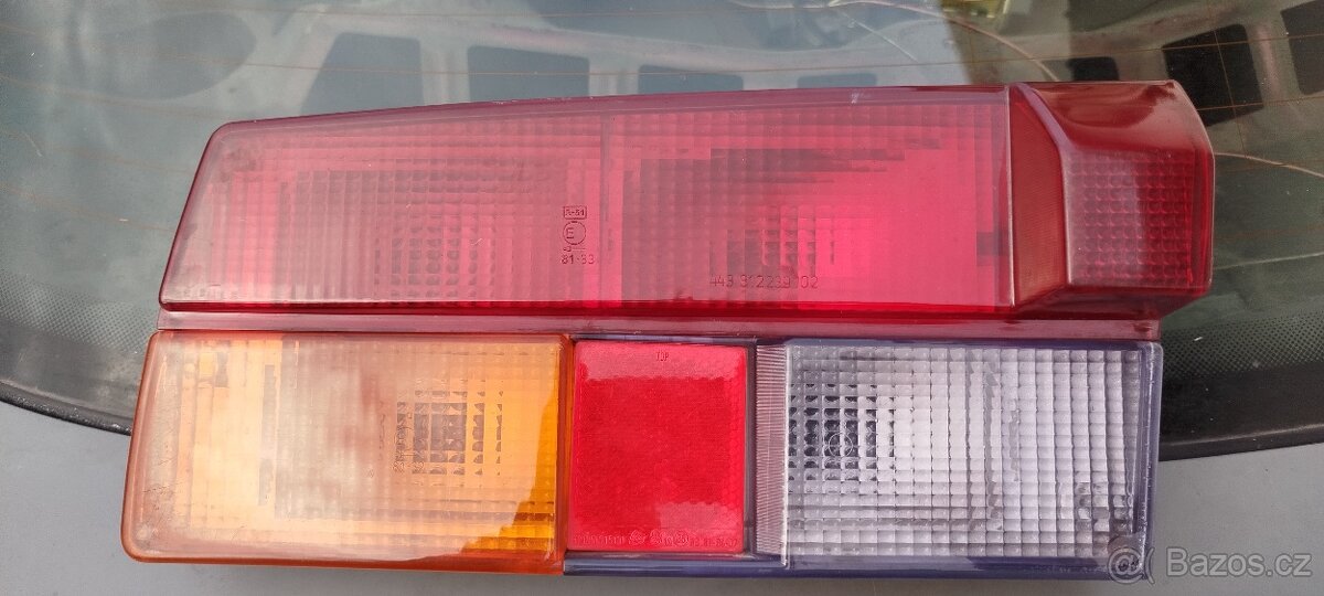 Škoda 120 zadni světla