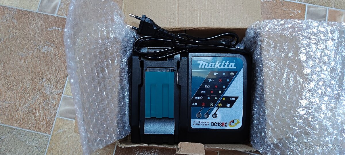 Nabíječka Makita DC18RCT