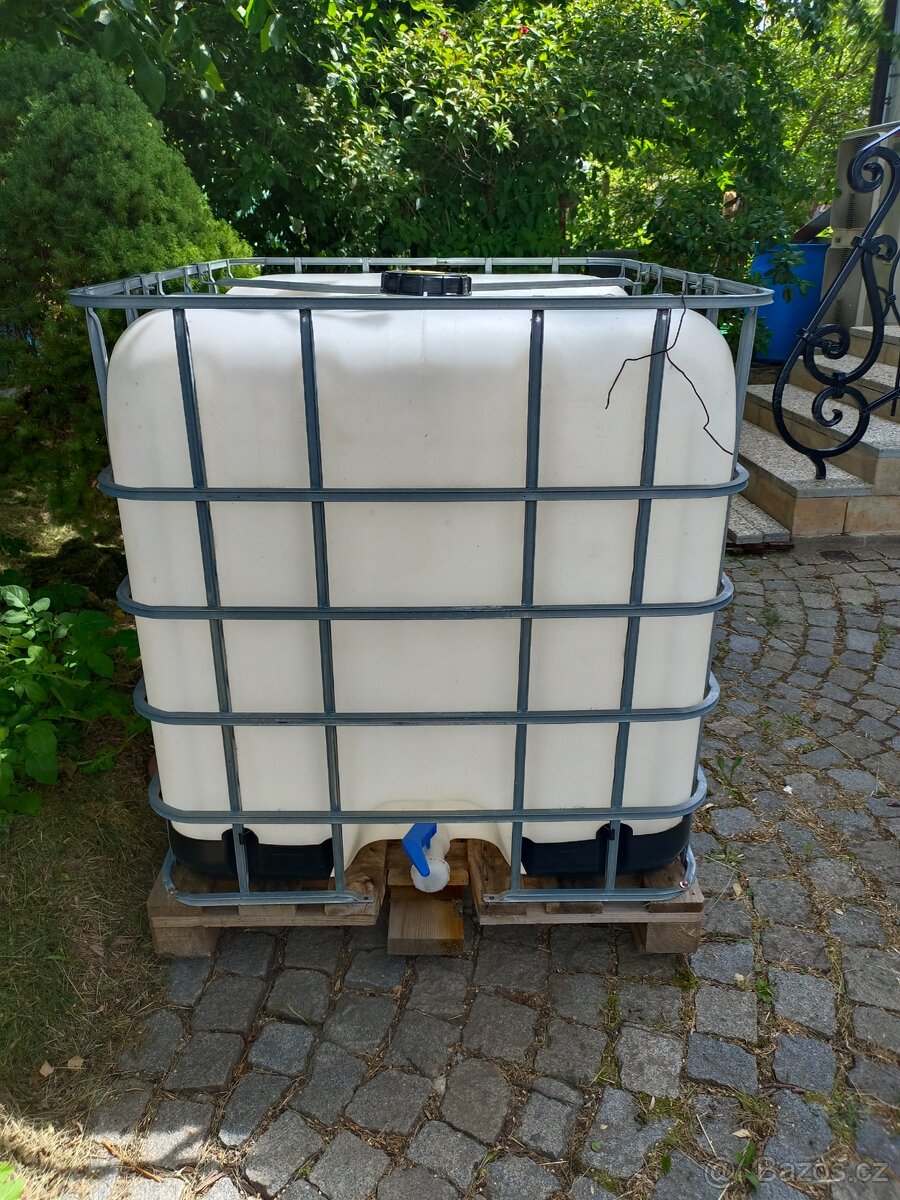 Nádrž 1000Ltr. IBC kontejner v pozinkované kleci 2.150 Kč