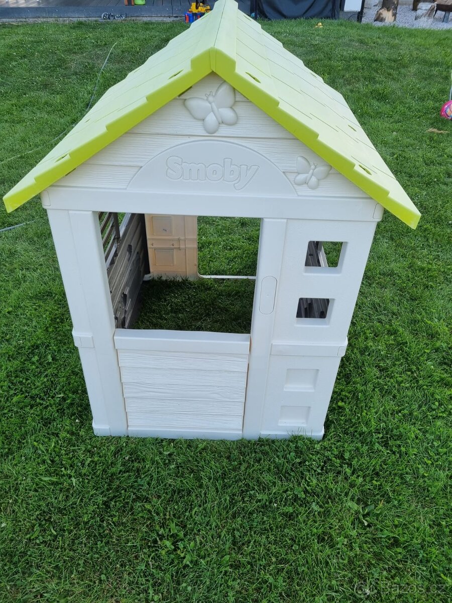 Dětský plastový domek