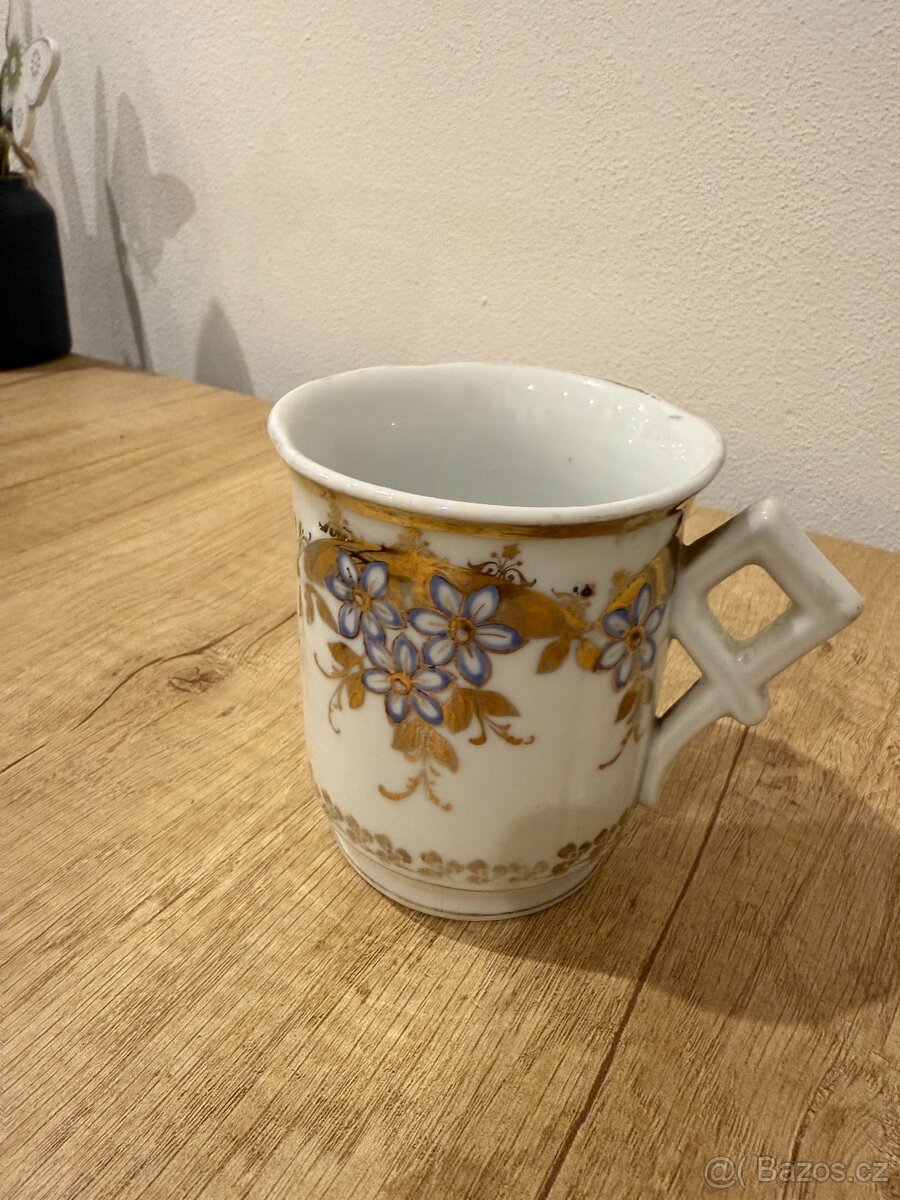 Starý secesní hrnek 9x8 cm