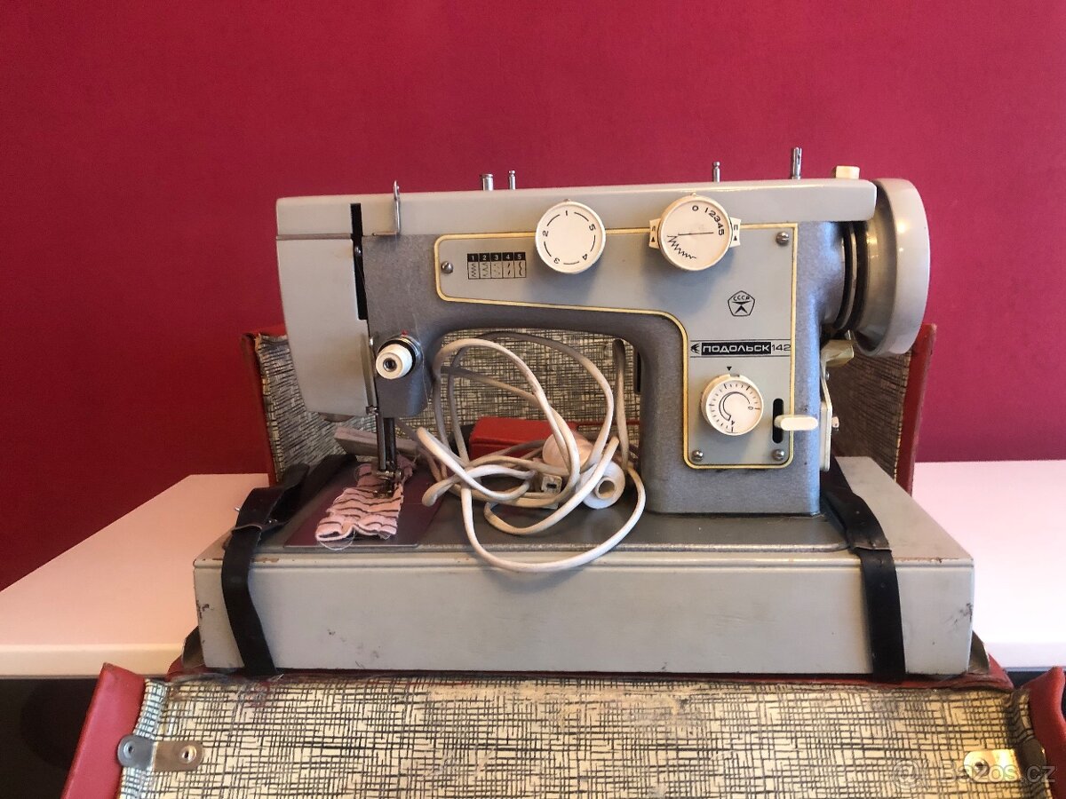 Šicí stroj Podolsk 142