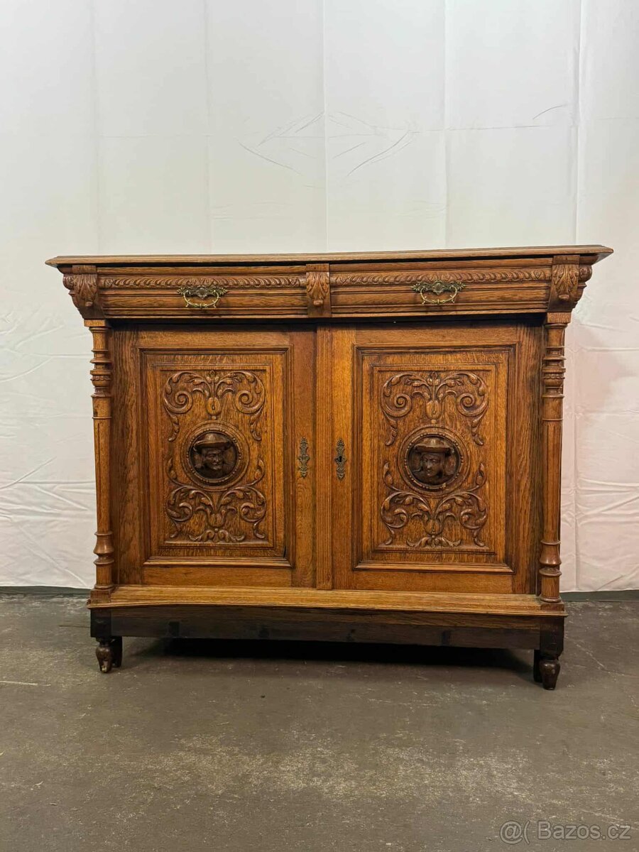 Starožitná komoda (134021)