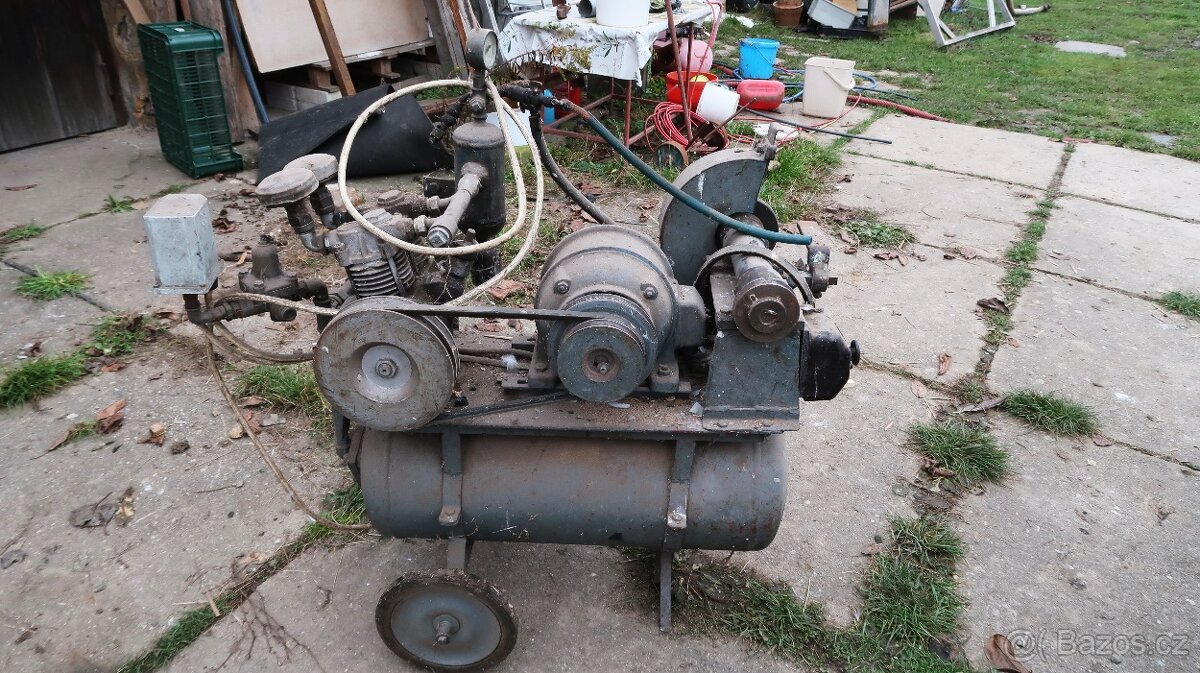 Starý dvoupístový kompresor s bruskou 380V
