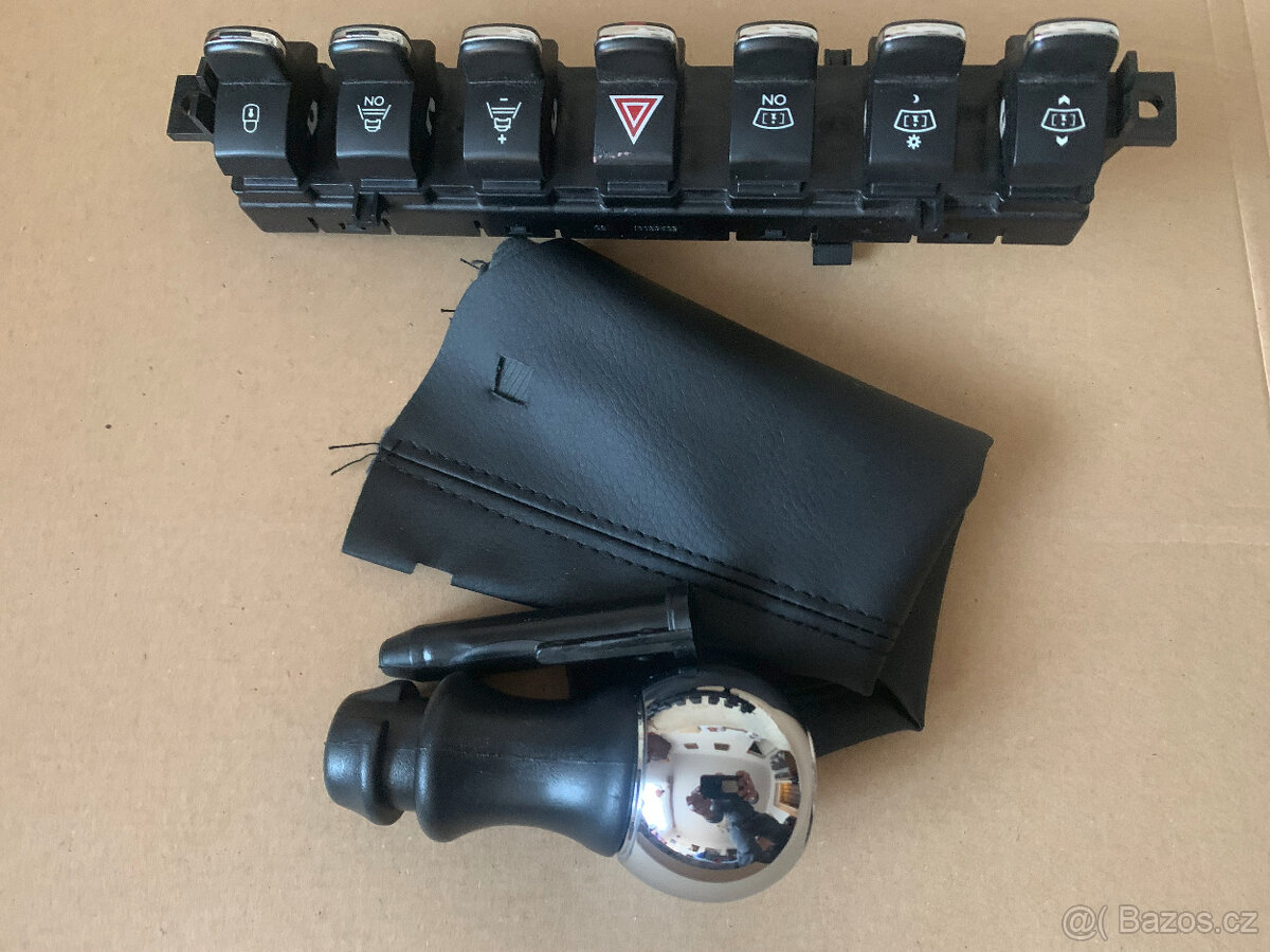 Řadící páka, spínače středové konzole Peugeot 3008 I