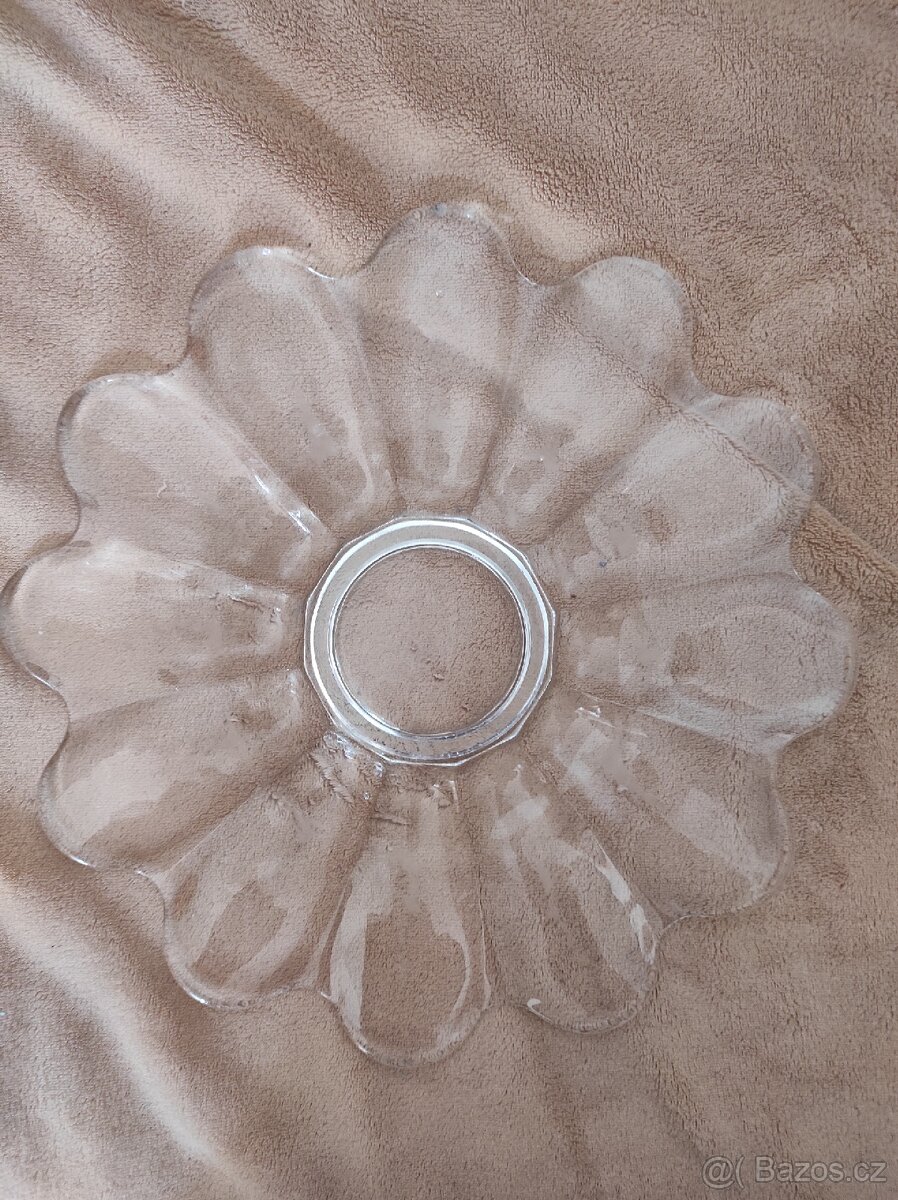 Skleněný servírovací talíř