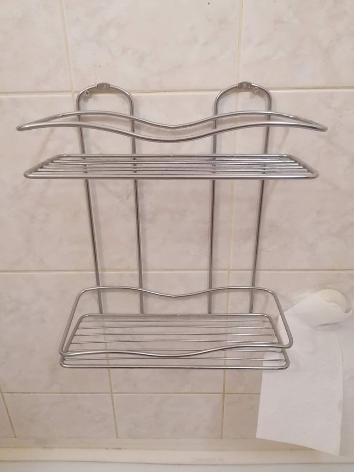 poličky do koupelny