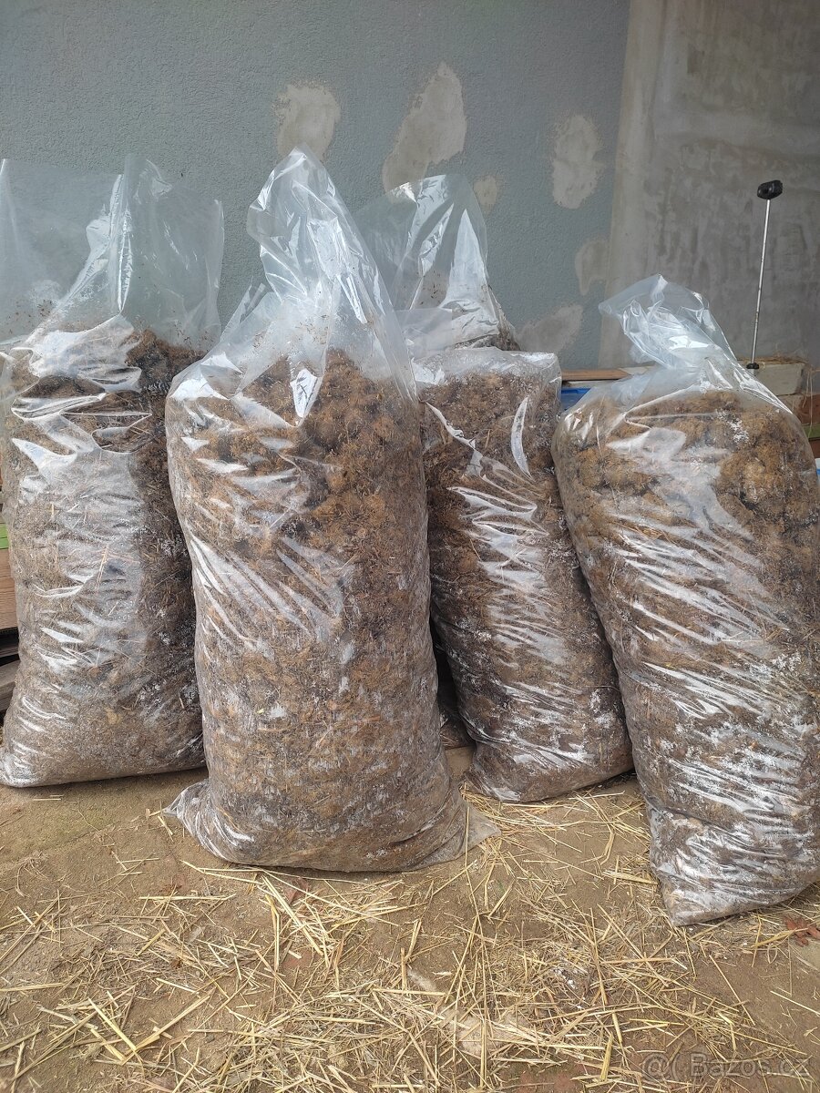 Pytlovaný koňský hnůj